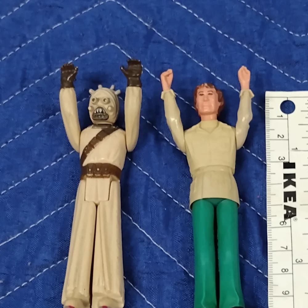 Star Wars Action Figure Set with Beige and Green Outfits - Picture 2 of 5